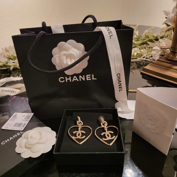 Chanel 21P Gold XXL CC Heart Crystal Drop Earrings AB6006 B05288 NB905 - Picture 12 of 14